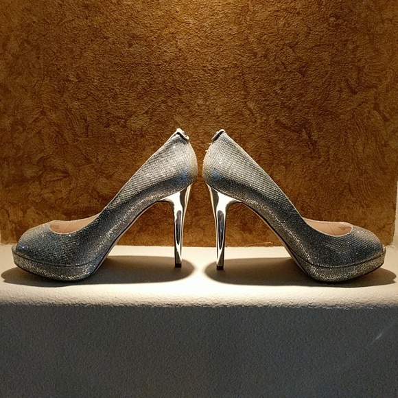 Michael Kors - Erica Platform Pump - Silver - Picture 4 of 8